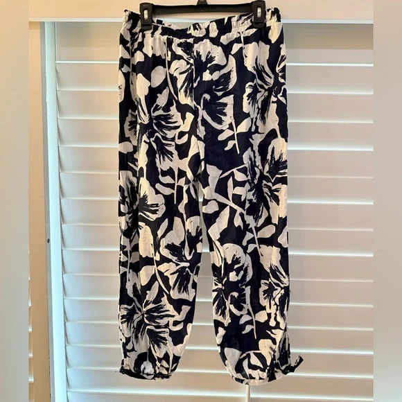 Gorgeous!!! Blue and White Floral Pants